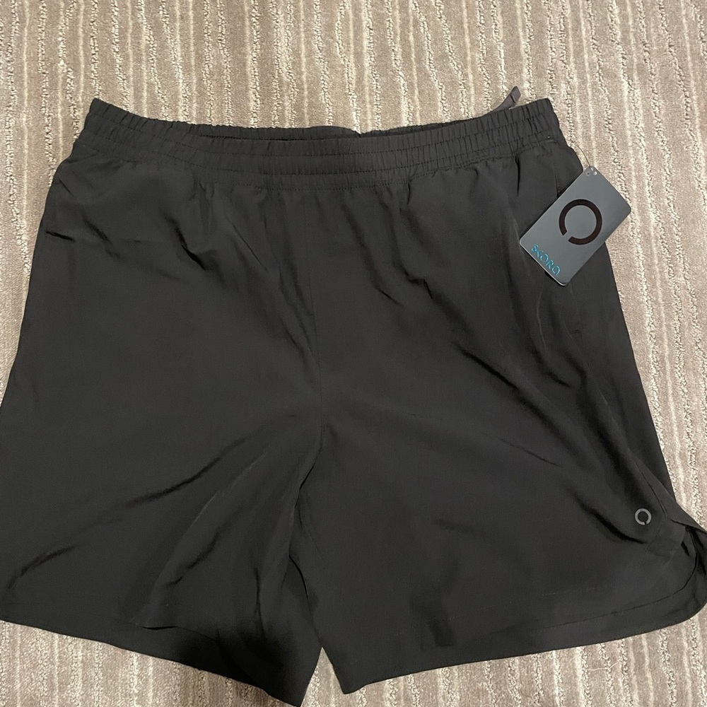 New Large Men’s Skora sports shorts with tags
